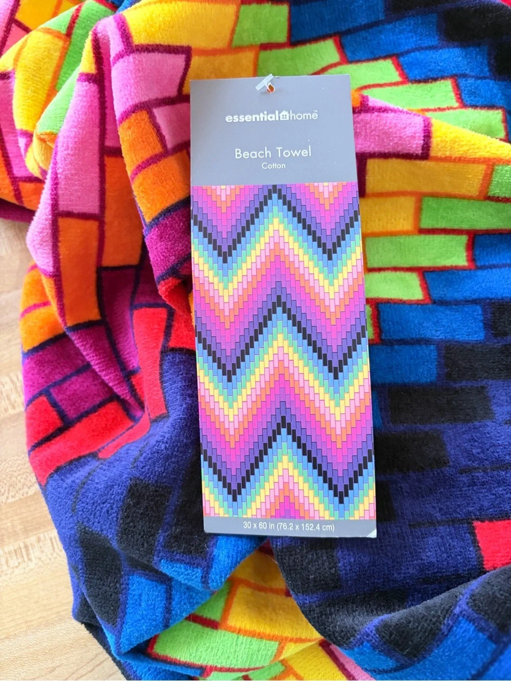 Multicolor Brick-Pattern Beach Towel - Vibrant Rainbow Design NEW